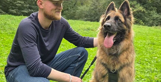 Bénoni avec son berger allemand